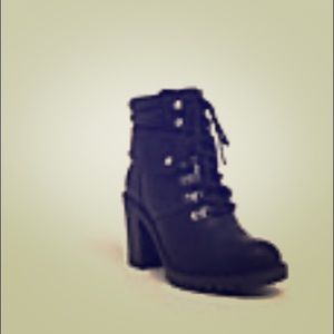 Black heel boot
